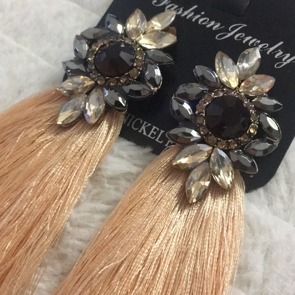 Earrings - Picture 5 of 7